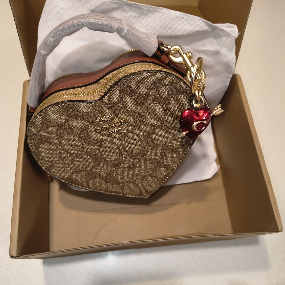 Coach Heart-Shaped Brown Tan Bag - Picture 4 of 8